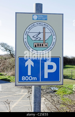 Un signe touristique donnant des directives à l'Holyhead Breakwater Country Park sur l'île d'Anglesey, dans le Nord du Pays de Galles Banque D'Images