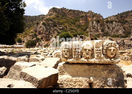 Thread sur une pierre blanche dans le théâtre antique de side en Turquie, Myra Banque D'Images