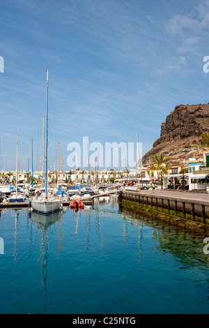 Bateaux dans le port de Puerto Mogan, Gran Canaria Banque D'Images