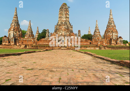 Ruines du temple de Wat Chai Wattanaram au site du patrimoine mondial de l'Unesco d'Ayutthaya en Thaïlande Banque D'Images