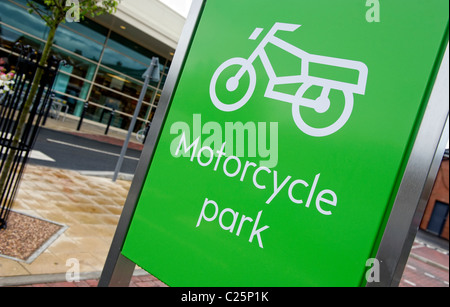Parc Moto signe à Waitrose en Poynton près de Stockport, Greater Manchester. Banque D'Images