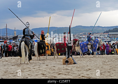 Jeux médiévaux dans La Arribada commémoration. Baiona, Pontevedra, Galice, Espagne. Banque D'Images
