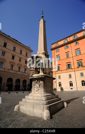 Italie, Rome, Piazza della Minerva, éléphant et obélisque appelé 'Pulcino della Minerva' Banque D'Images