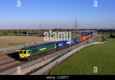 Freightliners 66594 chefs on sait bien que l'intermodal sur Lithcfield 25/10/10 Banque D'Images