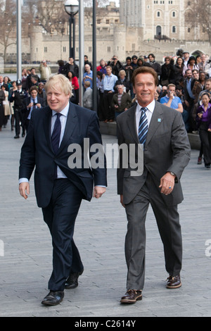 Maire Boris Johnson et star hollywoodienne et ancien gouverneur de la Californie Arnold Schwarzenegger Banque D'Images