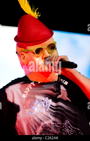 Caractère Rock Band DEVO Booji Boy performing live in concert. Banque D'Images