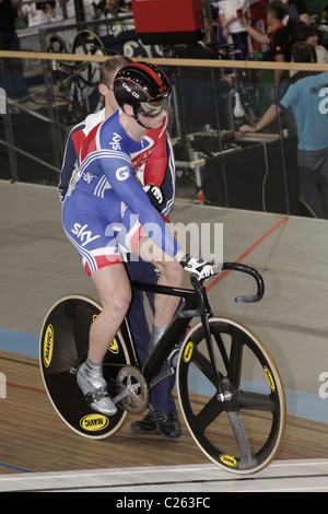 Jason Kenny sur la ligne de départ aux championnats du monde de cyclisme sur piste d'Apeldoorn 2011 Banque D'Images