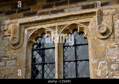 Dans la fenêtre de l'église de saint Édouard le Confesseur, Westcote Barton, Oxfordshire, UK Banque D'Images
