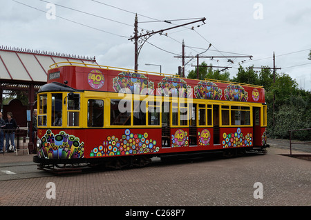 Tram 12 en livrée spéciale à Seaton commémorant 40 ans de Seaton Tramway. Banque D'Images