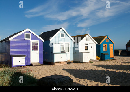 Cabines colorées sur Hengistbury Head près de Bournemouth dans le Dorset Banque D'Images