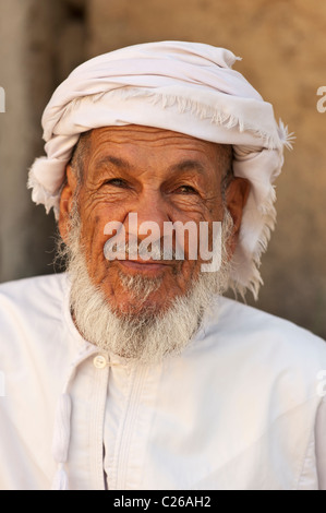 Monsieur en costume traditionnel omanais Banque D'Images