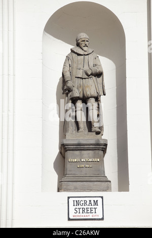 Statue de George Hutcheson sur Hutcheson Hall, Merchant City, Ingram Street, Glasgow, Écosse, Royaume-Uni Banque D'Images