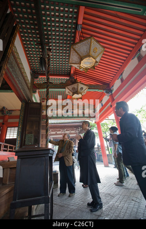 Les fidèles des (Kiyomizu-dera Kiyomizu Temple). Banque D'Images