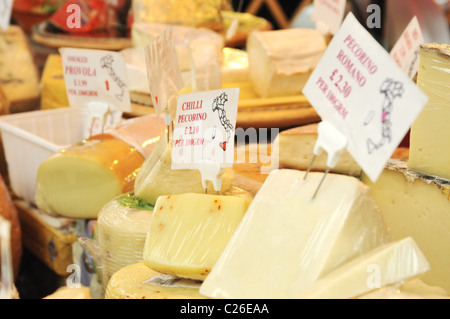 Fromage italien au marché de Greenwich, London, UK. Banque D'Images