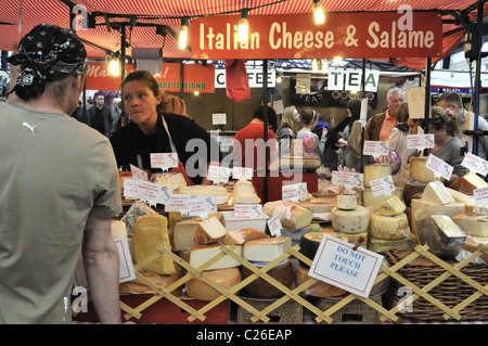 Fromage italien au marché de Greenwich, London, UK. Banque D'Images