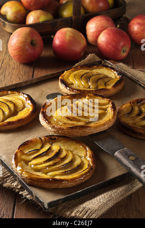 Tartes fines aux pommes. Tartelettes apple français Banque D'Images