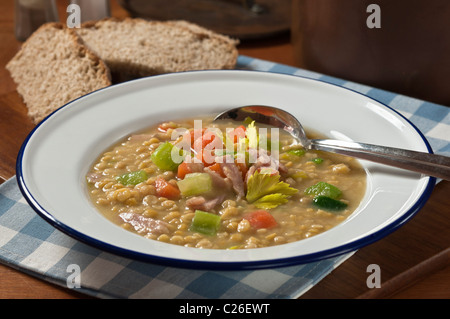 Londres particulier de la soupe. Soupe aux pois jaunes et jambon Banque D'Images