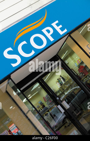 La portée, la rue des boutiques de bienfaisance associés à la paralysie cérébrale et mis en place pour aider les adultes et les enfants avec le handicap Banque D'Images