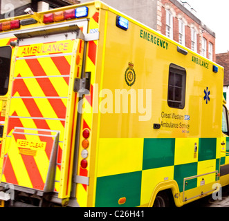 Répondant à l'appel d'urgence Ambulance.Salisbury Angleterre UK Banque D'Images