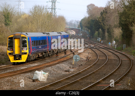 Commuter Train arrivant Salisbury Wiltshire England UK Banque D'Images