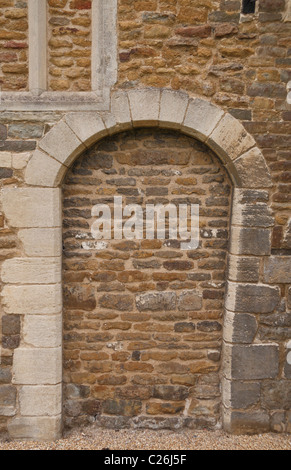 Détail montrant la complexité de maçonnerie d'une porte scellée dans le Grand Hall du Château d'Oakham, Rutland, Angleterre. Banque D'Images