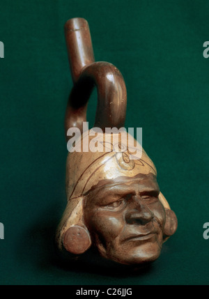 L'Art Précolombien La Culture Moche (100 à 900 avant J.-C.). Portrait moche de la tuyère d'étrier bateau. Musée archéologique. Cusco. Le Pérou. Banque D'Images