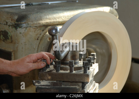 Fabrication de la pièce sur la machine Banque D'Images