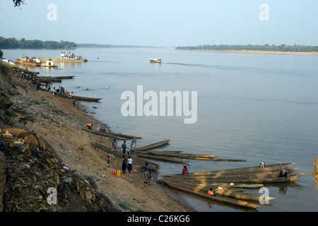 Port de la rivière ,Betou, Oubangui, République du Congo Banque D'Images