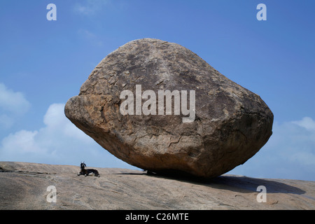 Krishna's Butter Ball au Tamil Nadu inde Mamallapuram Banque D'Images