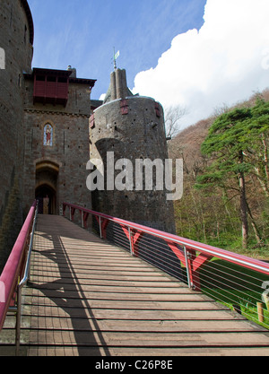 Entrée principale vue générale de l'accès au pont-levis du château de Cardiff au Pays de Galles Castell Coch UK 117209 Castell Coch Banque D'Images
