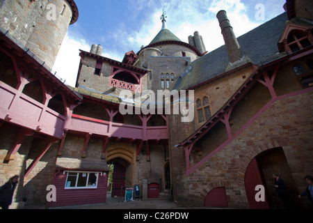 Vue générale de la cour du château fort à l'intérieur du pays de Galles Cardiff Castell Coch UK 117218 Castell Coch Banque D'Images