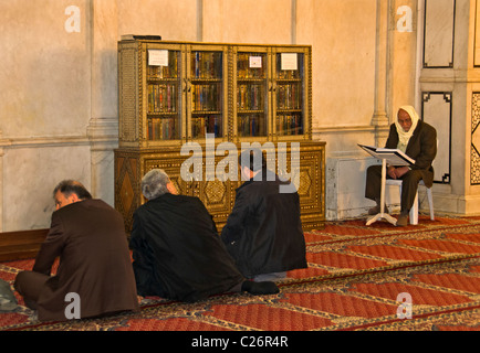 Mausolée de Saladin (Salah ad Din ) à côté de la mosquée des Omeyyades de Damas Syrie musulmane Vieille Ville Banque D'Images