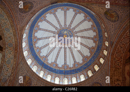 Vue de l'intérieur de la Mosquée Sultan Ahmed. Istanbul, Turquie. Banque D'Images