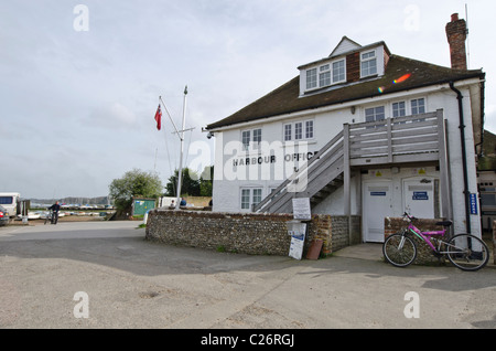 Itchenor , Bureau du port le port de Chichester, West Sussex, UK Banque D'Images