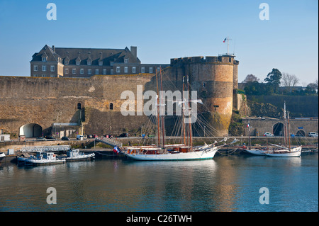 Le port militaire et le château, Brest (29200), Finistère, Bretagne, France, Europe Banque D'Images