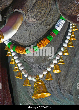 Close-up of Elephant Statue, décoration faite pendant le Festival Ganesh Banque D'Images