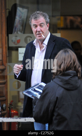 Jeremy Clarkson en dehors de la BBC Radio 1 studios London, England - 27.11.09 Banque D'Images