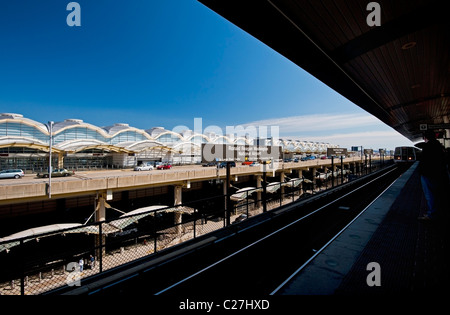 L'Aéroport National Ronald Reagan de Washington, une vue artistique du métro. Banque D'Images