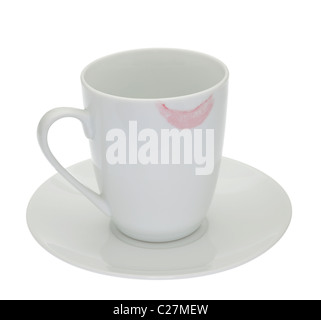 Rouge à lèvres marque laissée sur blanc tasse isolated on white Banque D'Images