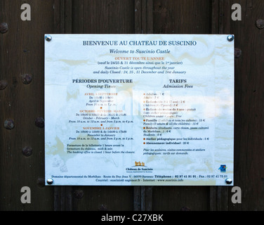 Temps d'ouverture et prix d'entrée info plaque, Château de Suscinio, Morbihan, Bretagne, France, Europe Banque D'Images