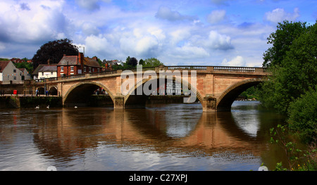 Le Thomas Telford pont traversant la rivière Severn à Bewdley, Worcestershire, Angleterre, Europe Banque D'Images