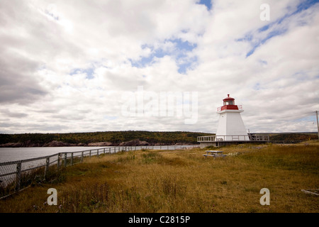 Phare à l'entrée à Neils Harbour, île du Cap-Breton, Nouvelle-Écosse, Canada Banque D'Images