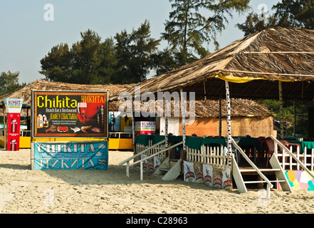 Sur Cabane de plage Varca Beach, Goa, Inde Banque D'Images