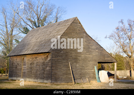 Grange de ferme rustique exposées lors de la plantation de grands espoirs - zone coloniale historique dans la ville de Williamsburg en Virginie Banque D'Images