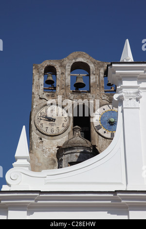 L'horloge de l'église Santa Sofia à Anacapri, sur l'île de Capri, Italie Banque D'Images
