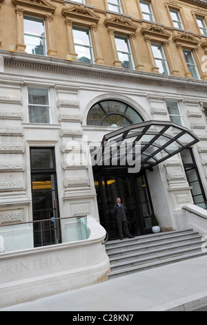 L'entrée principale de l'hôtel Corinthia à Whitehall Place, London. Banque D'Images