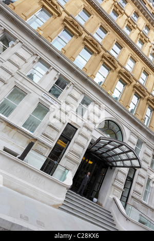 L'entrée principale de l'hôtel Corinthia à Whitehall Place, London. Banque D'Images