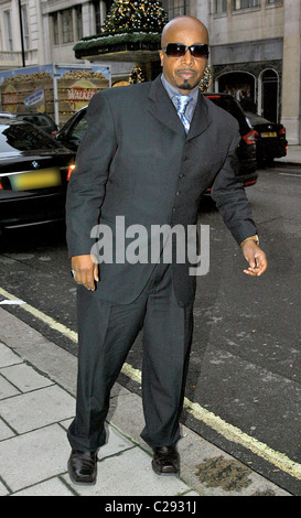 MC Hammer aka Stanley Kirk Burrell en dehors de l'hôtel Claridges London, England - 08.12.09 Mark Douglas/ Banque D'Images