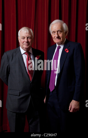 Le très honorable Lord (Chris) Patten (à gauche) et éternel (David) Wilson de Tillyorn, deux anciens gouverneurs de Hong Kong. Banque D'Images