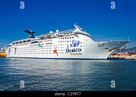 Croisières Ibero Cruceros Ibero (navire de croisière) Grand Holiday amarré dans le port de Toulon France Banque D'Images